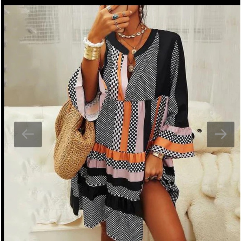 NWT Coacia Groovy v-neck 3/4 sleeve dress. Size S